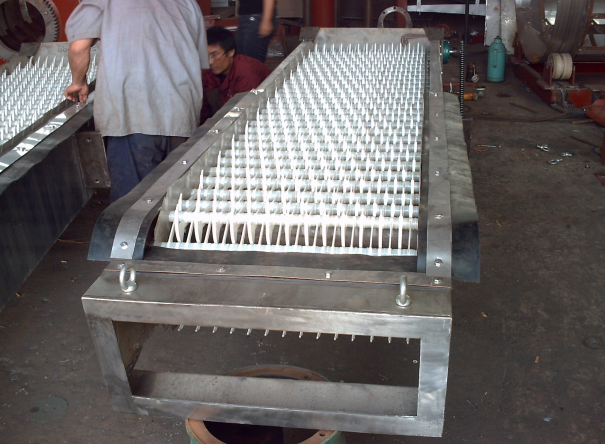 為什么餐飲企業(yè)的排水系統(tǒng)須設(shè)置隔油池和格柵?-污水處理方法-樂(lè)中環(huán)保